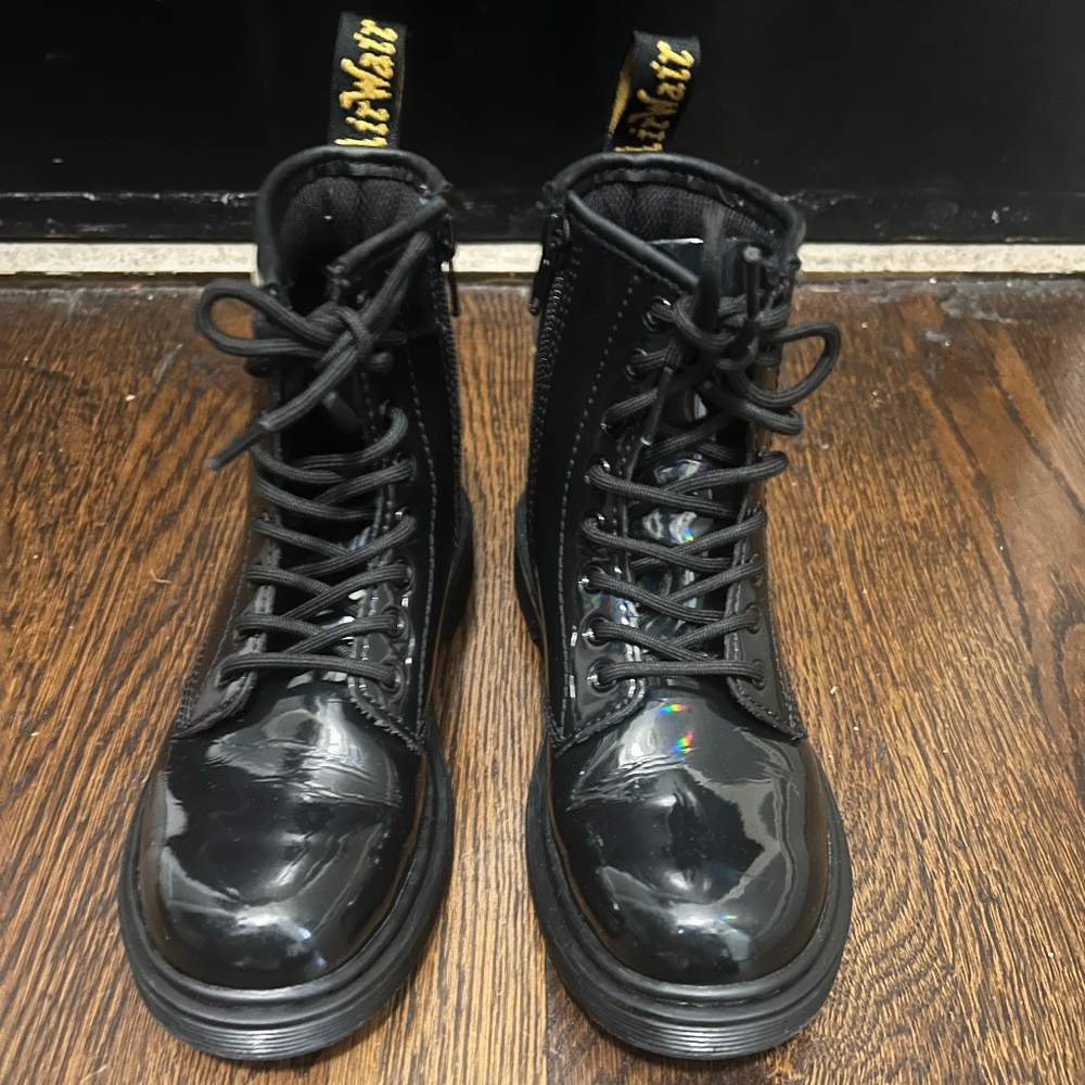 DR. MARTENS KIDS' JUNIOR 1460 PATENT LEATHER LACE UP BOOTS - US SIZE 2
